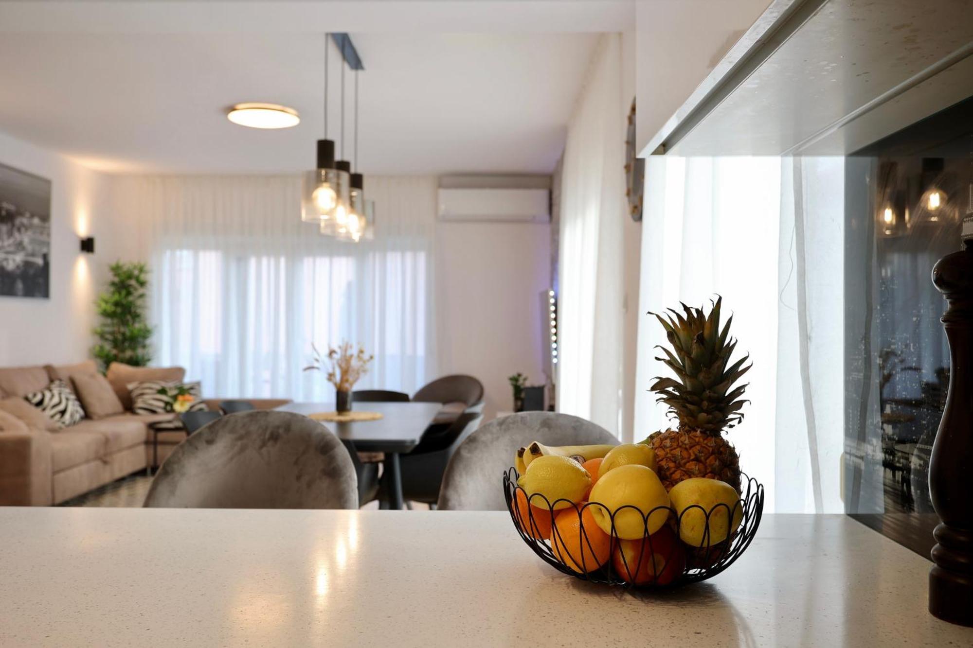 Holiday Home Tia Split Eksteriør billede